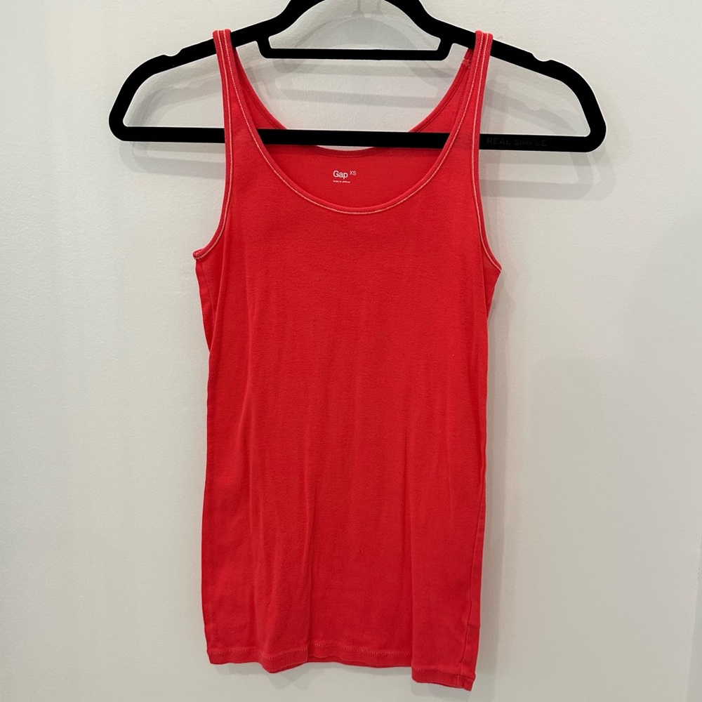Gap tank Red